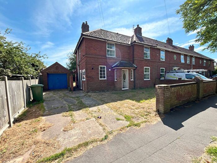 4 Bedroom Semi-Detached House To Rent In Losinga Crescent, Norwich, NR3