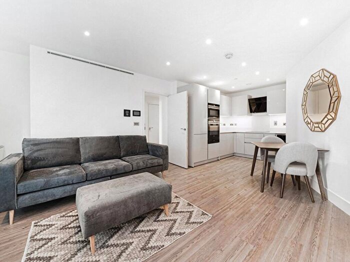 1 Bedroom Apartment For Sale In Wiverton Tower, Aldgate Place, E1