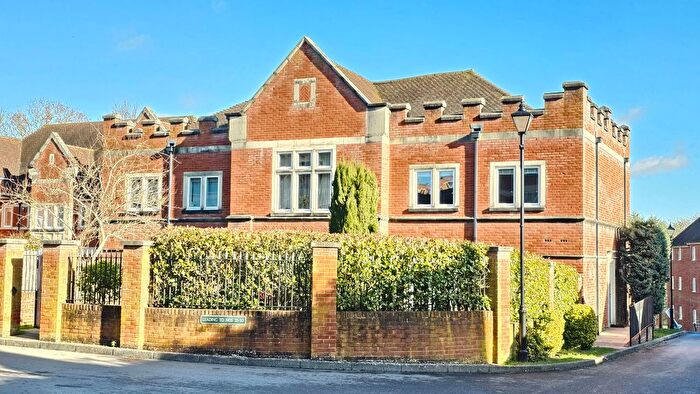 3 Bedroom End Of Terrace House For Sale In Abbey Gardens, Upper Woolhampton, Reading, RG7