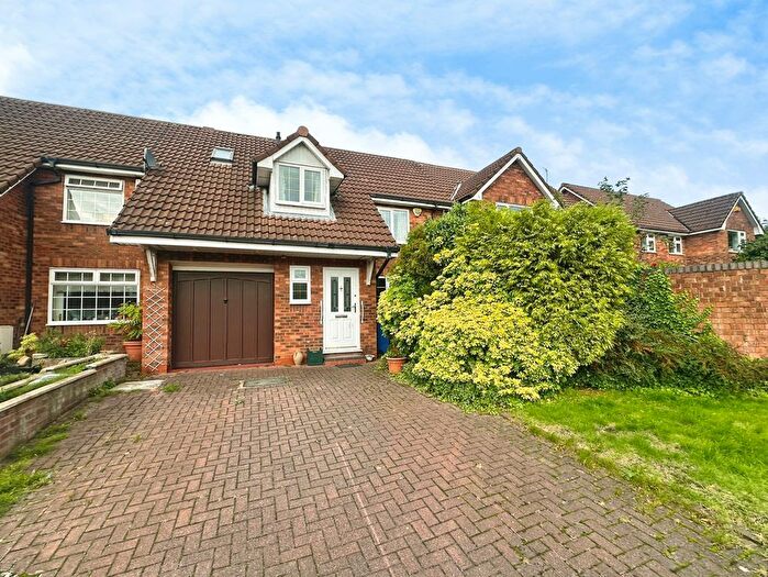 3 Bedroom Mews For Sale In Copthorne Close, Heywood, OL10