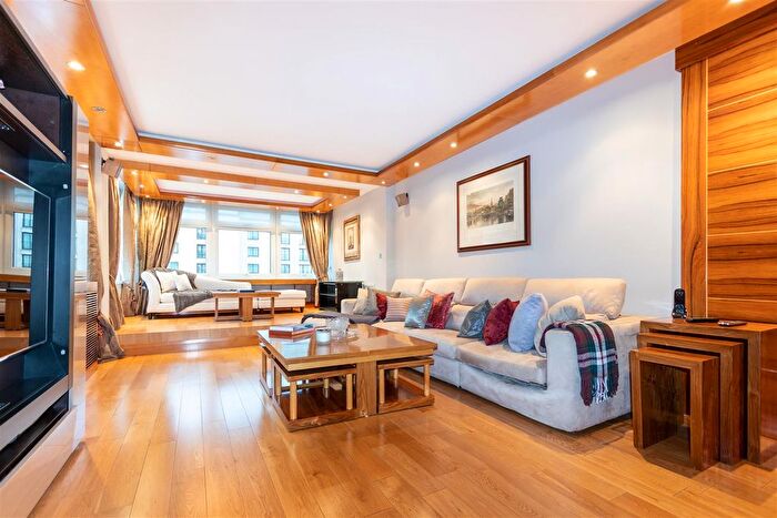 3 Bedroom Flat To Rent In Brick Street, Mayfair, W1J