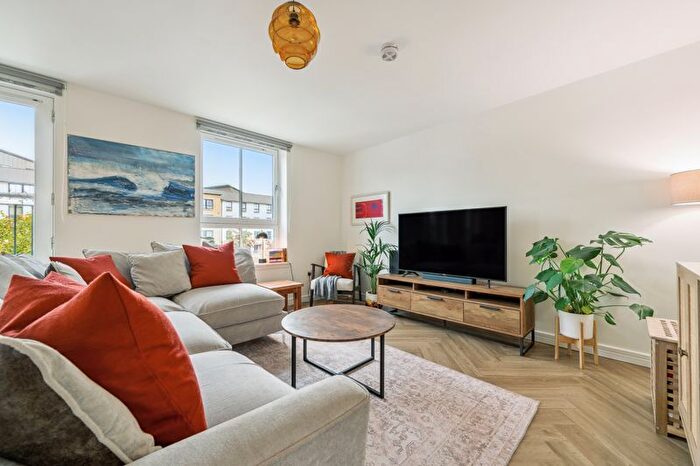 2 Bedroom Flat For Sale In Oatlands Square, Glasgow, G5