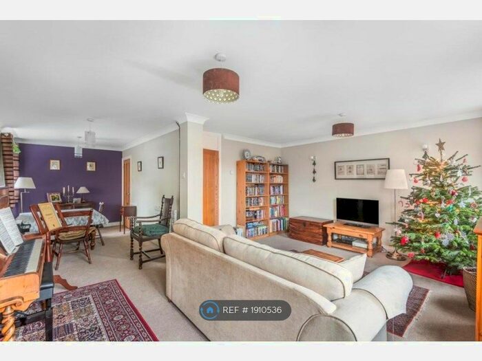 4 Bedroom Semi-Detached House To Rent In Alderman Willey Close, Wokingham, RG41