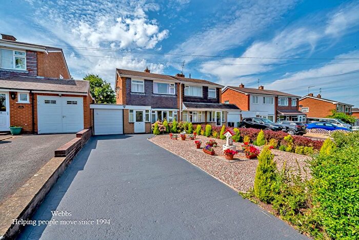 3 Bedroom Semi-Detached House For Sale In Manor Drive, Shareshill, Wolverhampton, WV10