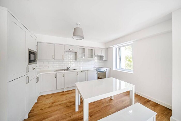 2 Bedroom Flat To Rent In St James Road, Croydon, Purley, CR8