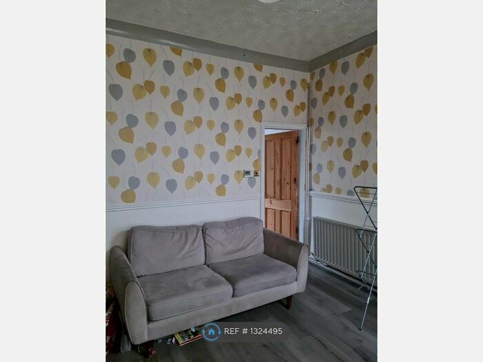 3 Bedroom Terraced House To Rent In Oldham Road, Middleton, Manchester M24