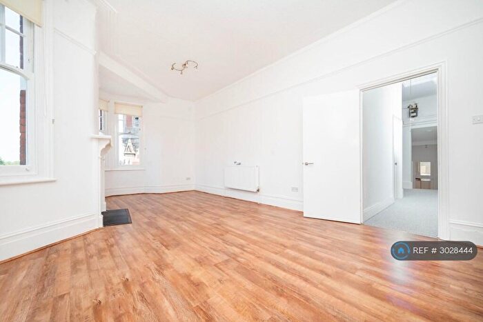 2 Bedroom Flat To Rent In Dukes Mews, London, N10