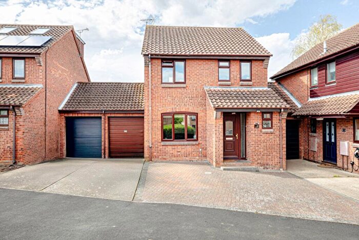 3 Bedroom Link Detached House For Sale In Winchester Close, Bishop's Stortford, Hertfordshire, CM23