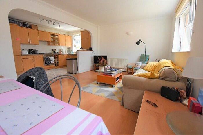 2 Bedroom Flat To Rent In Seraph Court, Moreland Street, London, EC1V