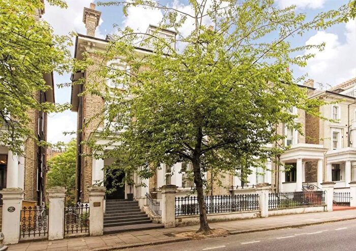 2 Bedroom Maisonette To Rent In Redcliffe Gardens, London, SW10