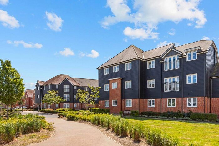 2 Bedroom Flat For Sale In Capon Park, Faygate, RH12