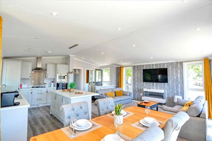 2 Bedroom Park Home For Sale In Haven Village - Winchester, Brightlingsea, CO7