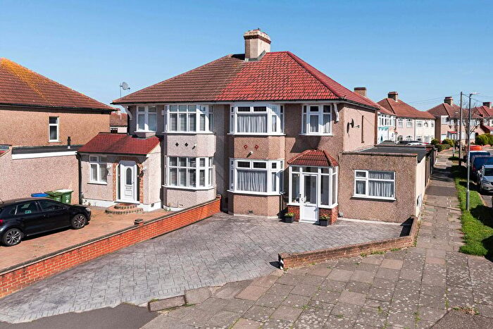 4 Bedroom Semi-Detached House For Sale In Hollingbourne Avenue, Bexleyheath, DA7