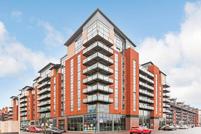 2 Bedroom Apartment To Rent In Dunlop Street, City Centre, G1
