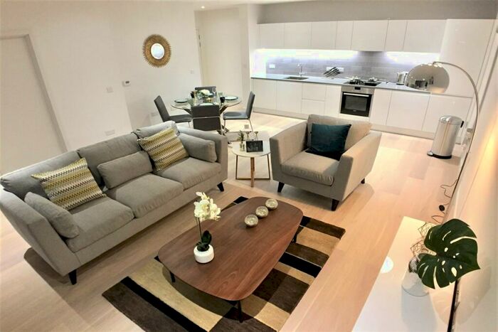 2 Bedroom Apartment To Rent In Masthead House, E16