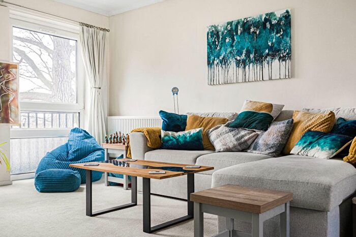 2 Bedroom Flat For Sale In Elm Court, Hillcourt Road, Pittville, Cheltenham, GL52