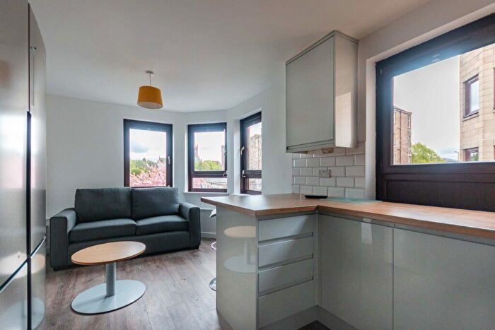 4 Bedroom Flat To Rent In L West Bryson Road, Edinburgh, EH11