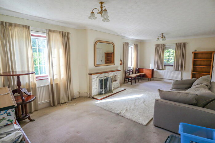 2 Bedroom Detached Bungalow For Sale In Oxford Road, Calne, SN11