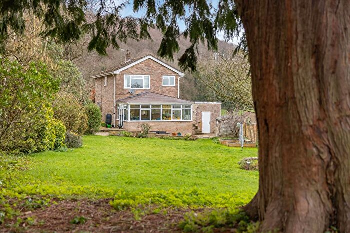 3 Bedroom Detached House For Sale In Beechwood Rise, Dursley, GL11