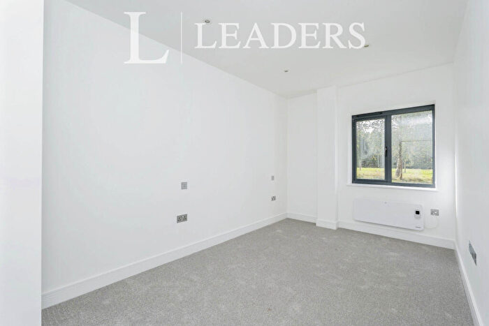 2 Bedroom Apartment To Rent In Ringwood Road, SO40