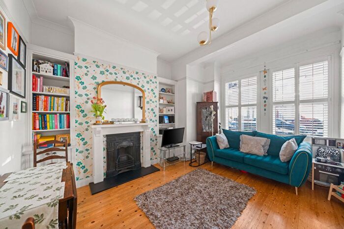 2 Bedroom Flat For Sale In Larch Road, London, NW2