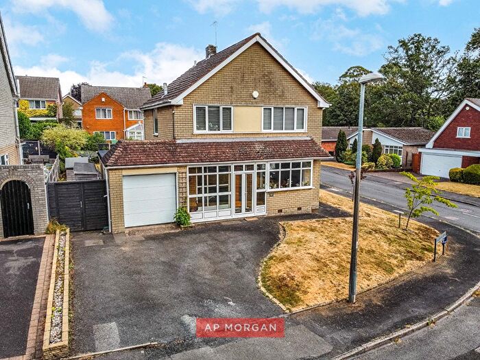 3 Bedroom Detached House For Sale In Wollescote Road, Dudley, West Midlands, DY9