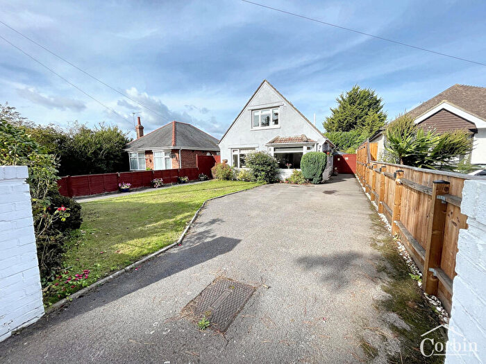 2 Bedroom Chalet For Sale In Francis Avenue, Bournemouth, BH11