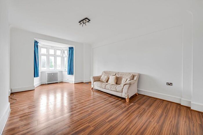 4 Bedroom Flat To Rent In Hall Road, London, NW8
