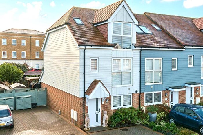 3 Bedroom Semi Detached House For Sale In Juniper Way, Hawkinge, CT18