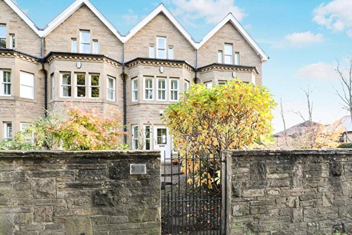 4 Bedroom Town House For Sale In Harlow Moor Road, Harrogate, HG2