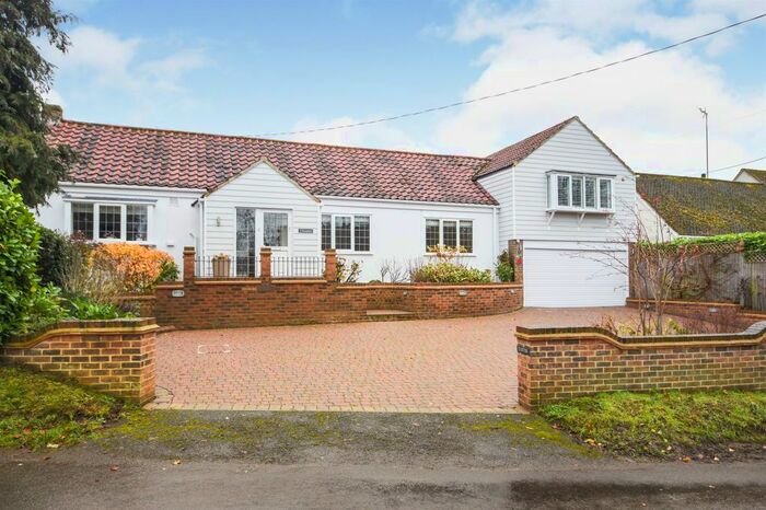 5 Bedroom Detached Bungalow For Sale In Folly Mill Lane, Thaxted, Dunmow CM6