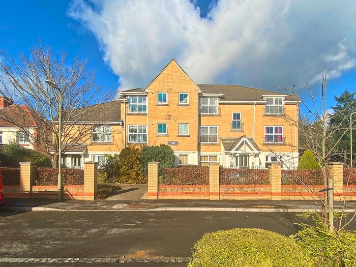 2 Bedroom Flat To Rent In Windsor Close, Farnborough GU14