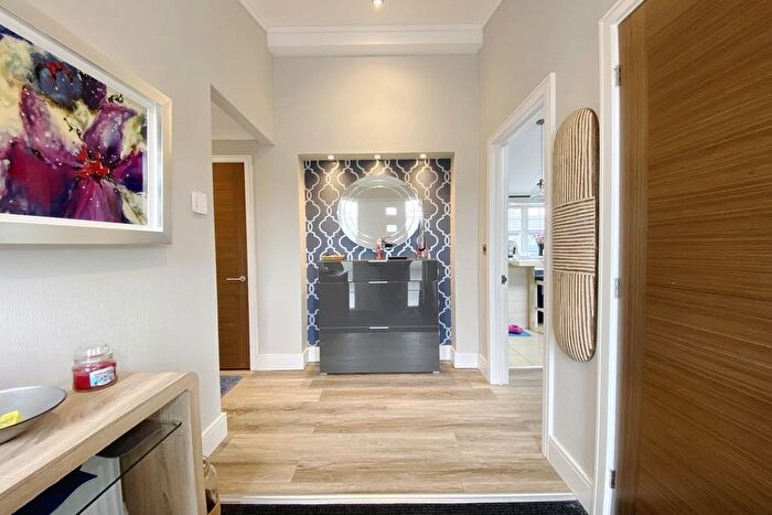 2 Bedroom Park Home For Sale In Lookout Park, Stoborough, Dorset, BH20 - Photo 5