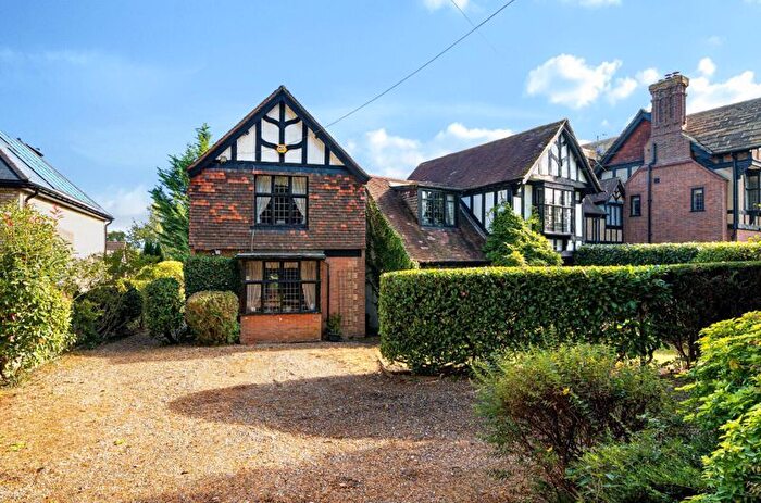 5 Bedroom Semi-detached House For Sale In Uplands Road, Kenley, CR8