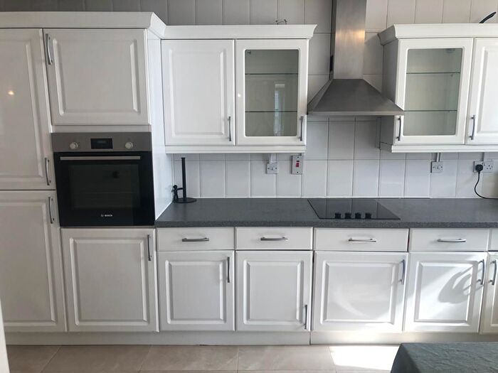 3 Bedroom Flat To Rent In Porchester Place, London, W2