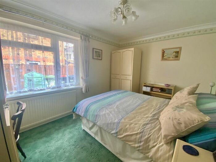 3 Bedroom Detached Bungalow For Sale In Kenchester, Bancroft, Milton Keynes, MK13