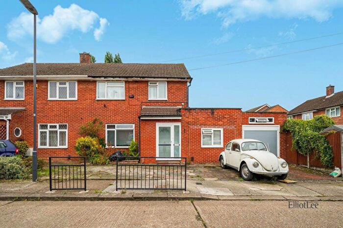 2 Bedroom Maisonette To Rent In Honister Gardens, Stanmore, HA7