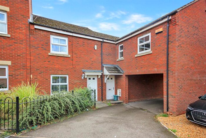 3 Bedroom Terraced House For Sale In Batsmans Drive, Rushden, NN10