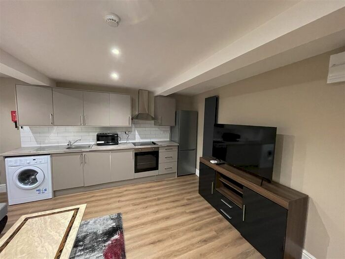 2 Bedroom Flat To Rent In The Rock, Tettenhall, Wolverhampton, WV6