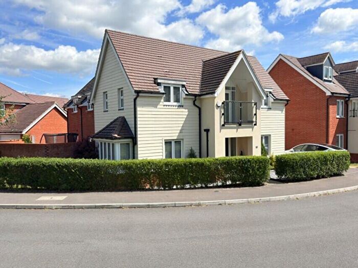 4 Bedroom Detached House For Sale In Hawthorn Crescent, Woodley, Reading, Berkshire, RG5