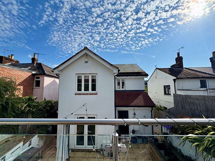 3 Bedroom Detached House For Sale In Wooburn Green - Close To Village Centre, HP10