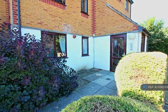 1 Bedroom Flat To Rent In Alan Hocken Way, London, E15