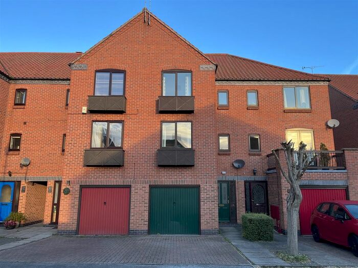 3 Bedroom Town House To Rent In Brewers Wharf, Newark, NG24