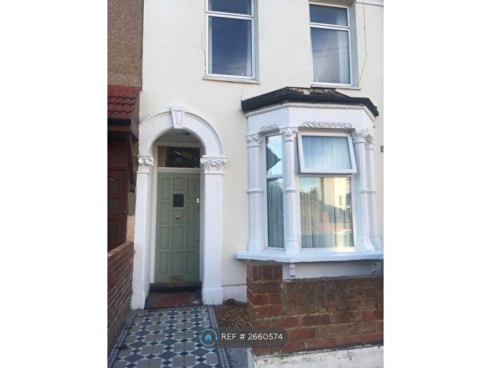 1 Bedroom Flat To Rent In Evesham Road, London, E15