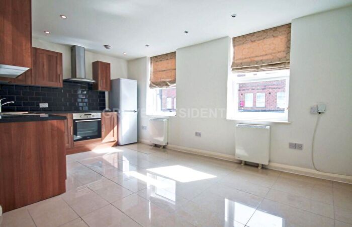 2 Bedroom Flat To Rent In Coombe Road, New Malden, KT3