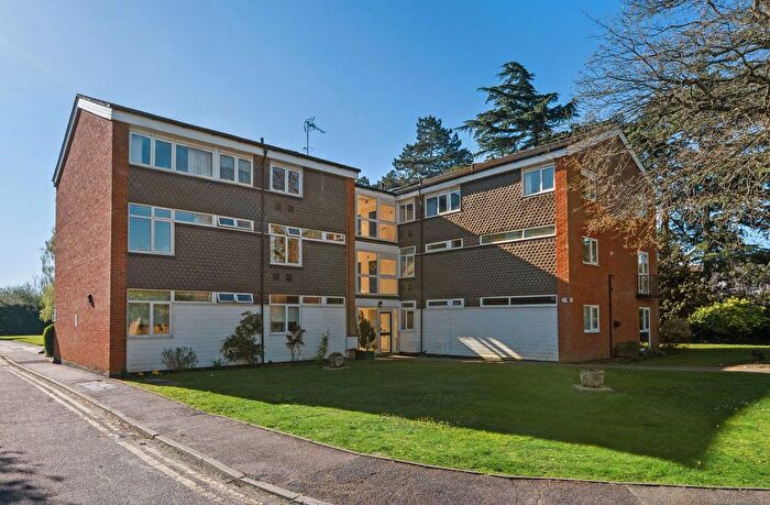 3 Bedroom Flat For Sale In Hartland Road, Epping, CM16