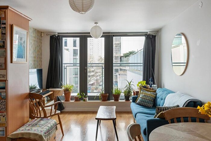 1 Bedroom Flat To Rent In Hardwicks Square, Wandsworth Park, SW18