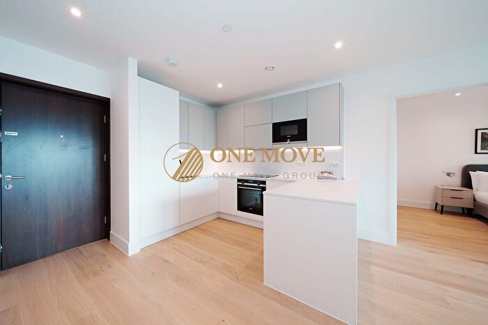 2 Bedroom Flat To Rent In Capital Interchange Way, Hive House, TW8