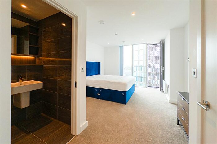 2 Bedroom Apartment To Rent In The Blade, M15