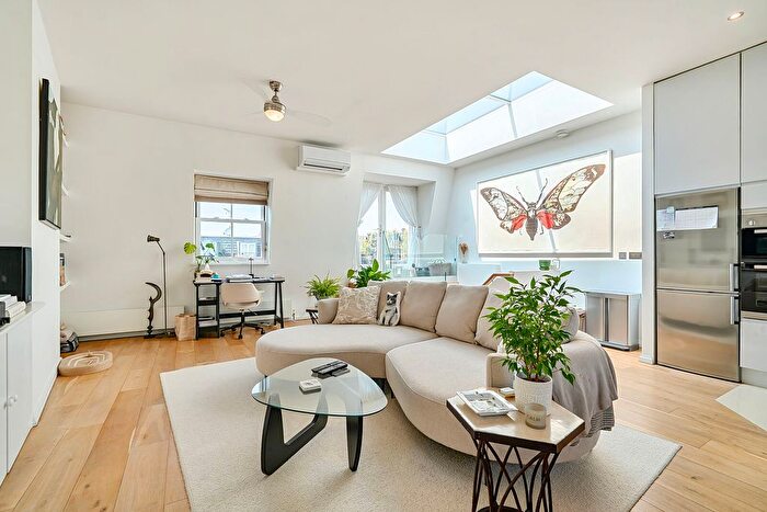 3 Bedroom Flat For Sale In Kempsford Gardens, London, Earls Court, London, SW5